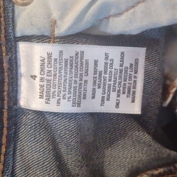 Aeropostale distressed cutoff shorts size 4. Good used condition. Supercute!! - Picture 5 of 6